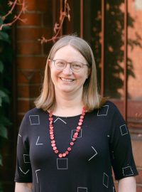 Dr Ellen Warne